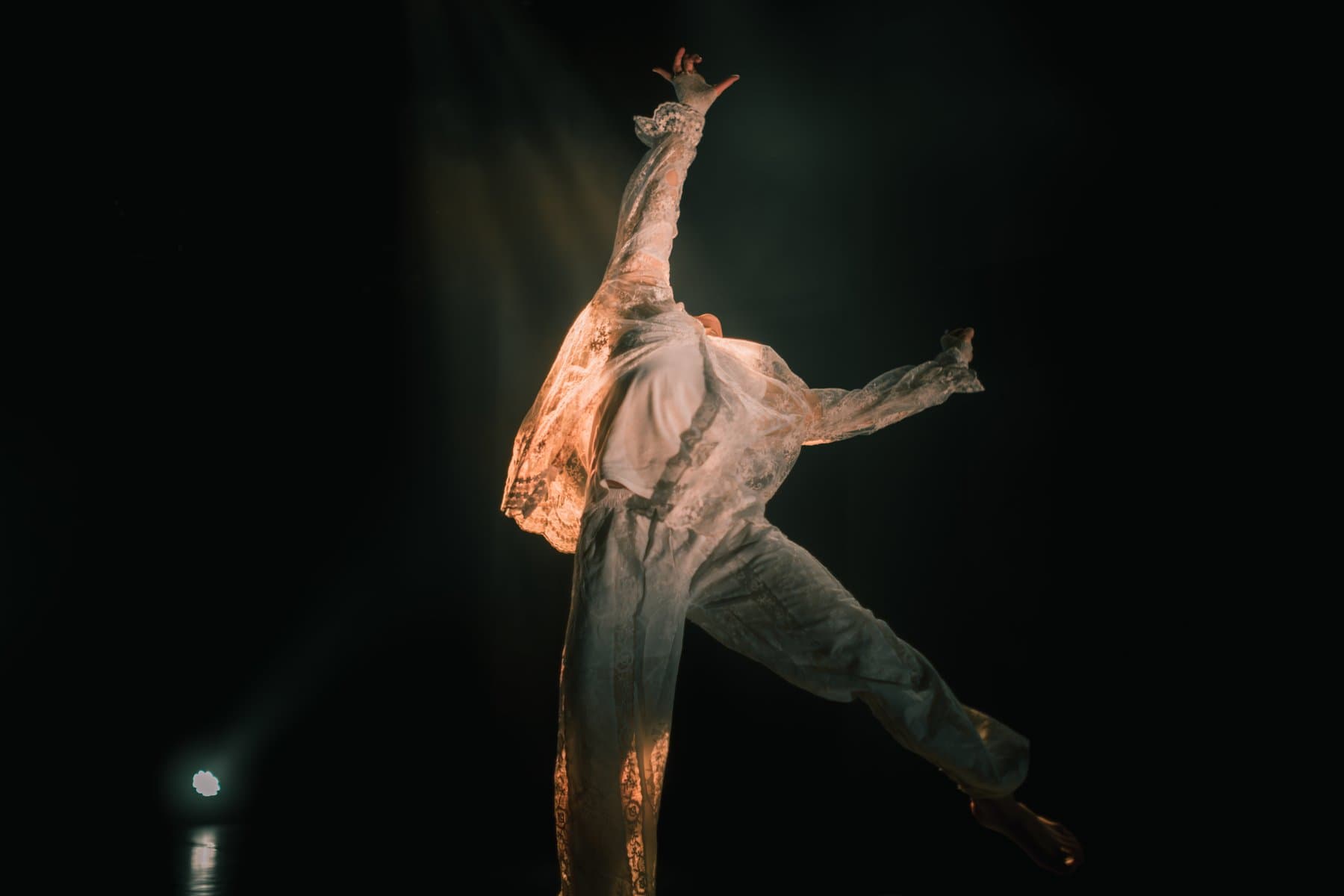 MAME. Dance Showcase — reaching